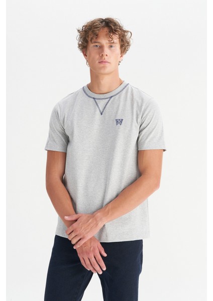 %100 Pamuk Regular Fit Normal Kesim Bisiklet Yaka Logo Detaylı Tişört