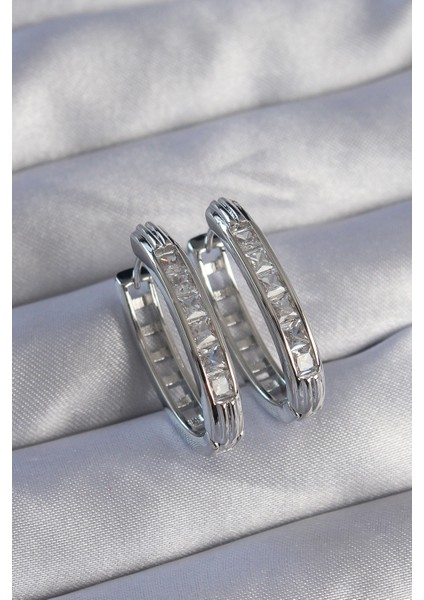 Pirinç Gümüş Renk Zirkon Taşlı Oval Model Küpe - TJ-BKP9078