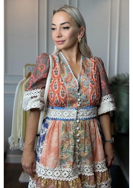 Önden Düğme Dantel Detaylı Çok Renkli Kadın Elbise fiyatları