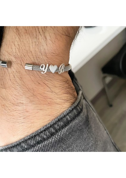 Gümüş Elyazısı Harfli ve Kalpli Beyaz Çelik Bileklik