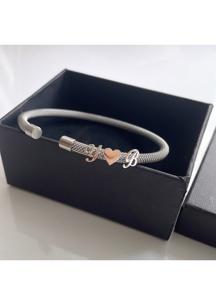 Gümüş Elyazısı Harfli ve Kalpli Beyaz Çelik Bileklik modelleri