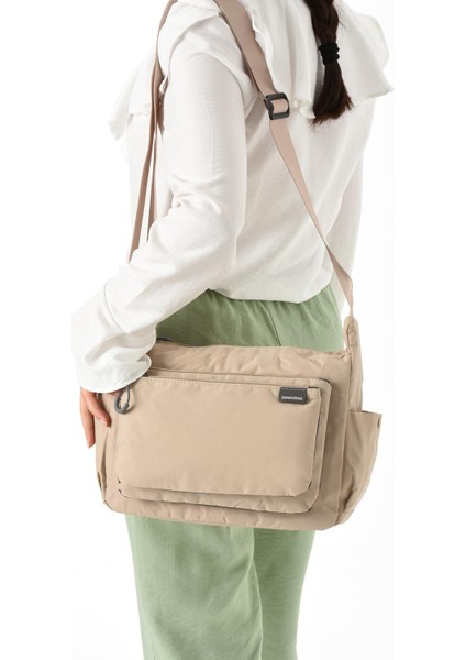 Kadın Suya Dayanıklı Paraşüt Kumaş 4 Gözlü Çapraz Askılı Siyah Oval El ve Omuz Çantası Krem fiyatları