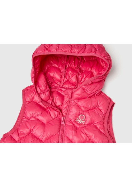 Kız Bebek Fuşya Simli Logo Işlemeli Kapüşonlu Yelek modelleri
