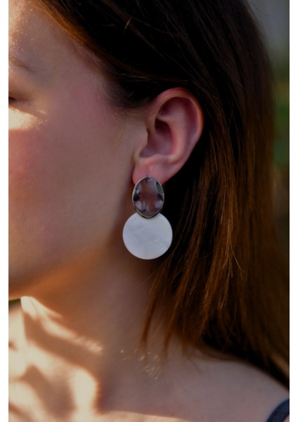 Beyaz Mermer Desenli Goemetrik Plaka Model Kadın Çelik Görünümlü Xp Küpe fiyatları