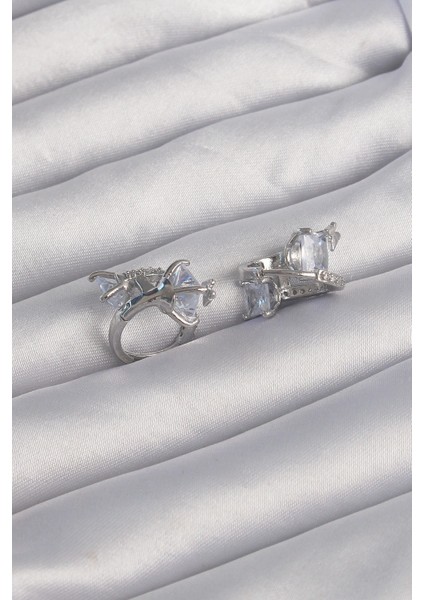 Pirinç Gümüş Renk Iri Zirkon Taşlı Kıvrımlı Minimal Kelebekli Halka Küpe - TJ-BKP9288 fiyatları