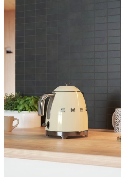 Şık Bej Retro Mini Çaydanlık, 50'ler Tarzı, Kompakt ve Kullanışlı Tasarım