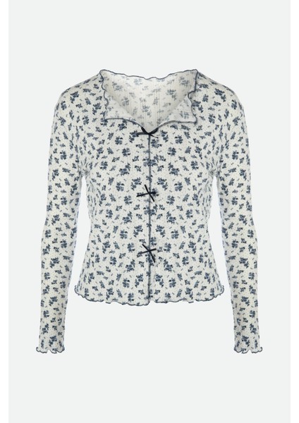 Kadın Pamuklu Çıtır Çiçek Desenli Baby Overloklu Fiyonk Detaylı Uzun Kollu Pijama Takımı modelleri