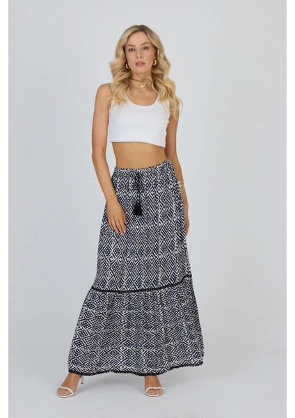 Lacivert Etnik Desenli Viskon Uzun Etek – Doğallığın ve Şıklığın Buluşması