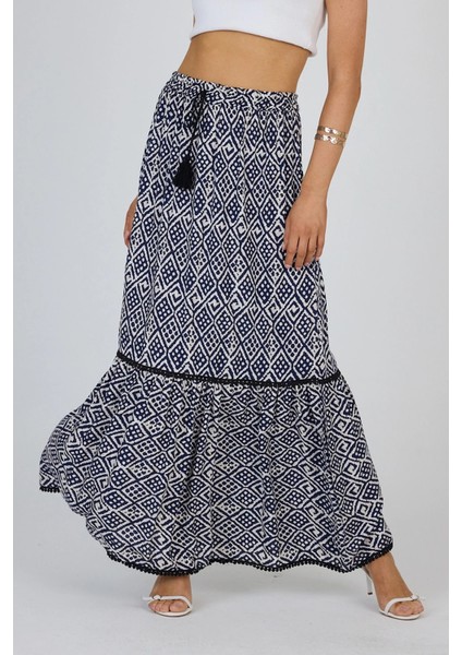 Lacivert Etnik Desenli Viskon Uzun Etek – Doğallığın ve Şıklığın Buluşması