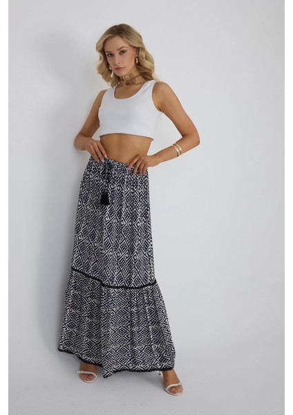 Lacivert Etnik Desenli Viskon Uzun Etek – Doğallığın ve Şıklığın Buluşması