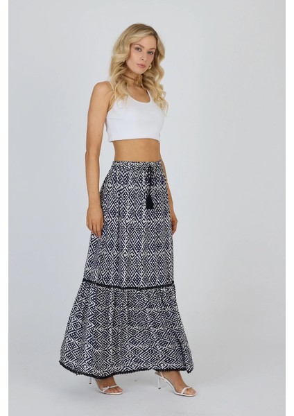Lacivert Etnik Desenli Viskon Uzun Etek – Doğallığın ve Şıklığın Buluşması