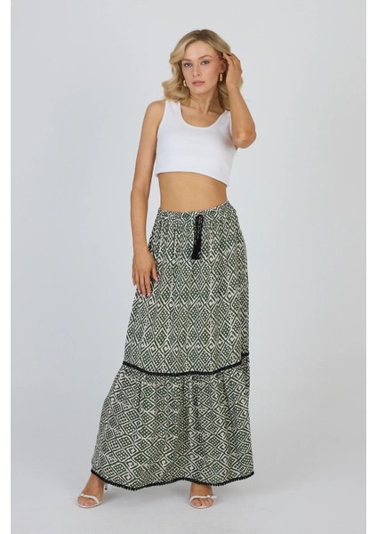Yeşil Etnik Desenli Viskon Uzun Etek – Doğallığın ve Şıklığın Buluşması