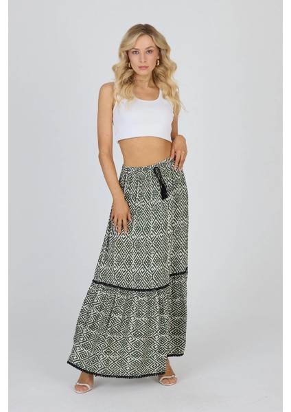 Yeşil Etnik Desenli Viskon Uzun Etek – Doğallığın ve Şıklığın Buluşması