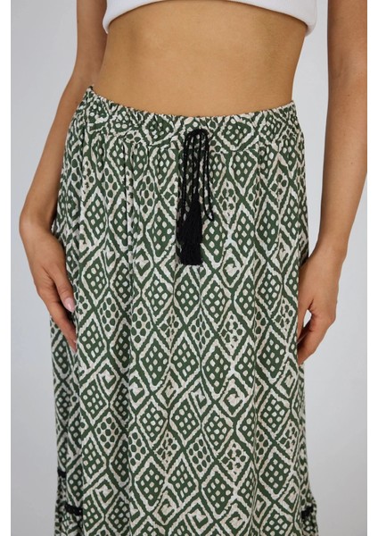 Yeşil Etnik Desenli Viskon Uzun Etek – Doğallığın ve Şıklığın Buluşması