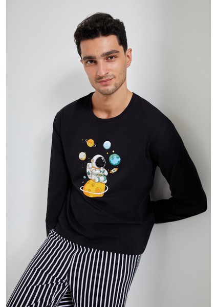 Erkek Pamuklu Uzun Kollu Üst Astronot Baskılı Alt Çizgili Pijama Takımı indirimleri