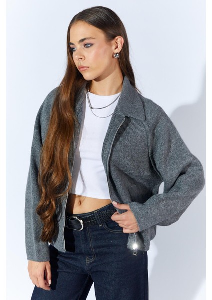 Kadın Antrasit Yakası Dışardan Cepli Fermuarlı Salaş Hırka