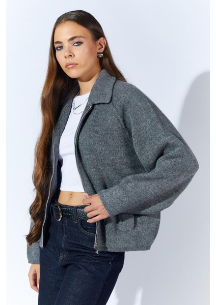 Kadın Antrasit Yakası Dışardan Cepli Fermuarlı Salaş Hırka modelleri