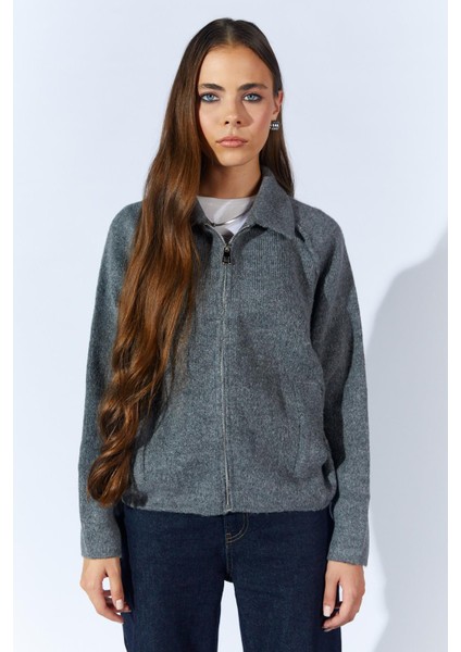 Kadın Antrasit Yakası Dışardan Cepli Fermuarlı Salaş Hırka indirimleri