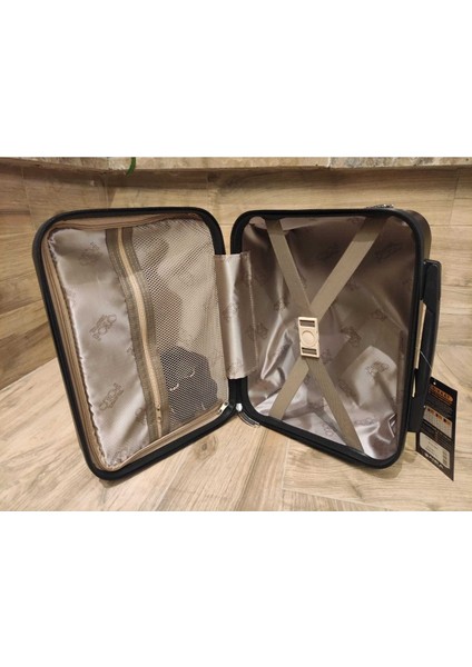 Şık Siyah Makyaj Çantası - Travel Polo, Hafif ve Kullanışlı Tasarım indirimleri