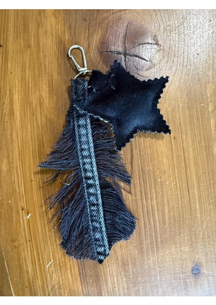 El Işçiliği Yaprak Yıldız Detaylı Denim Çanta Charm