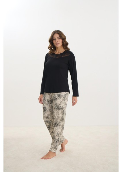 Kadın Siyah Üst Dantel Detaylı Uzun Kollu Bisiklet Yaka Desenli Alt Pijama Takımı C4T1N261 fırsatları