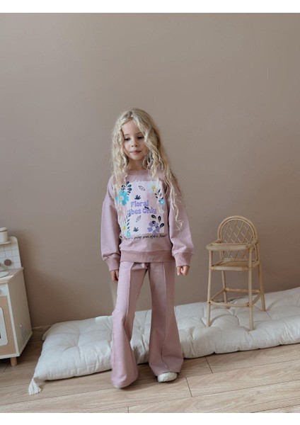 Kız Çocuk Pembe Floral Baskılı Sweatshirt ve Ispanyol Paça Eşofman Takımı – Rahat ve Şık 2’li Set