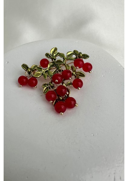 Altın Rengi Yaprak Detay Kırmızı Üzüm Salkımı Broş (4cm)