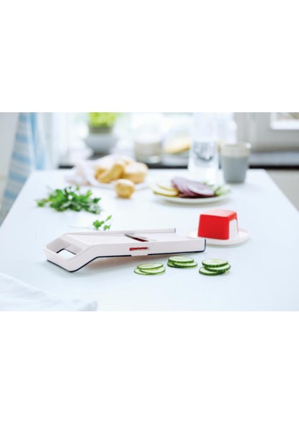 Kırmızı Mini Dilim Dilim Pratik Rende, Kolay ve Hızlı Kullanım Sağlar