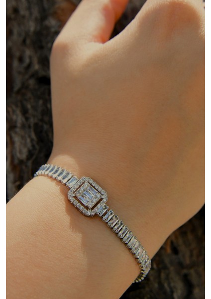 Dikdörtgen Sıralı Zirkon Taşlı Baget Model Kadın Çelik Zincir Bileklik modelleri