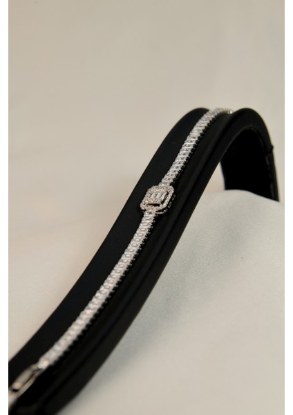 Dikdörtgen Sıralı Zirkon Taşlı Baget Model Kadın Çelik Zincir Bileklik indirimleri