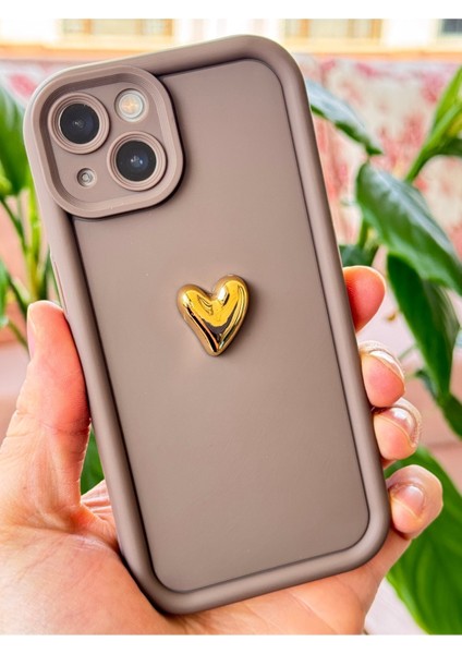 Apple iPhone 13 Kılıf 3D Kalp Tasarımlı Kahverengi Desenli Yumuşak Kamera Korumalı Silikon Kapak