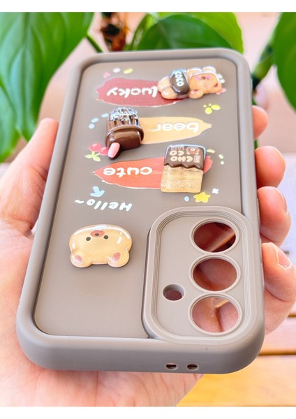 Samsung Galaxy A55 Uyumlu Kılıf Tasarımlı Desenli Kamera Korumalı Ayıcık Kahve Renkli Yumuşak Silikon Kapak