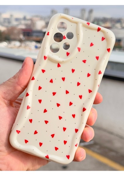 Samsung Galaxy A13 Kılıf Kamera Korumalı Dalga Kenarlı Kırmızı Kalp Desenli Silikon Kapak