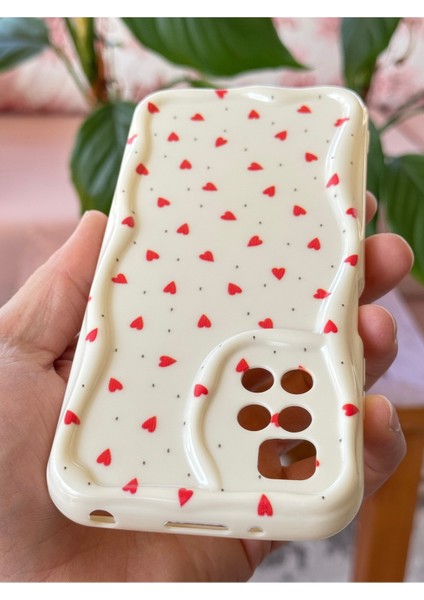 Xiaomi Redmi 10 2022 Kılıf Kamera Korumalı Dalga Kenarlı Kırmızı Kalp Desenli Silikon Kapak