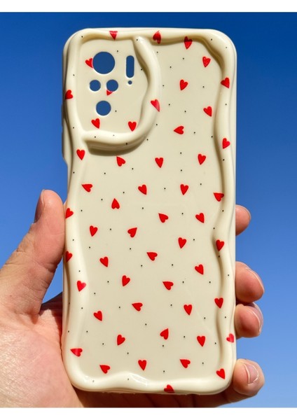 Xiaomi Redmi Note 10 - 10S Kılıf Kamera Korumalı Dalga Kenarlı Kırmızı Kalp Desenli Silikon Kapak
