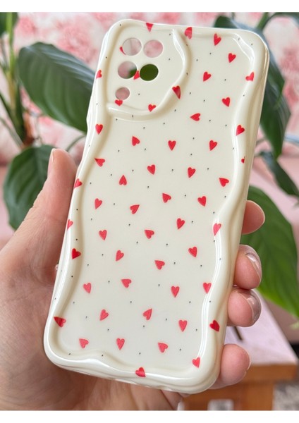 Samsung Galaxy A12 - M12 Kılıf Kamera Korumalı Dalga Kenarlı Kırmızı Kalp Desenli Silikon Kapak fırsatları