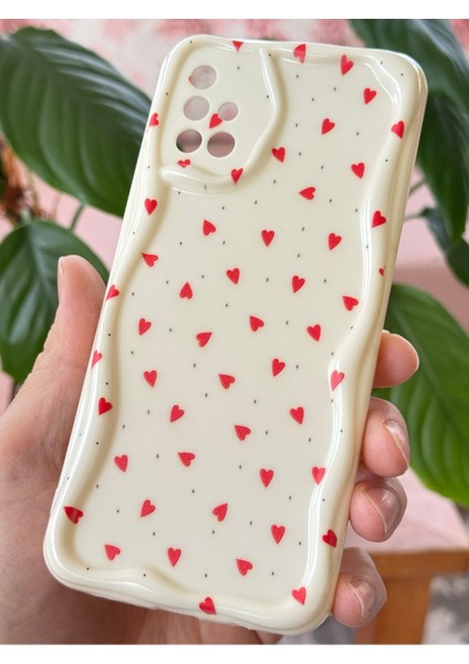 Samsung Galaxy A51 Kılıf Kamera Korumalı Dalga Kenarlı Kırmızı Kalp Desenli Silikon Kapak fırsatları