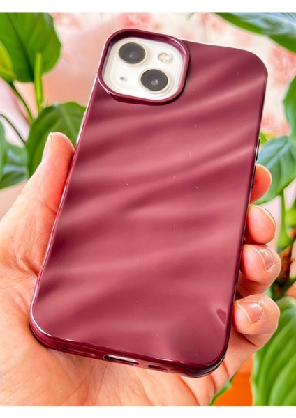 Apple iPhone 13 - 14 - 15 Kılıf Parlak Kabartmalı Dalga Tasarımlı Desenli Mürdüm Darbe Emici Silikon Kapak
