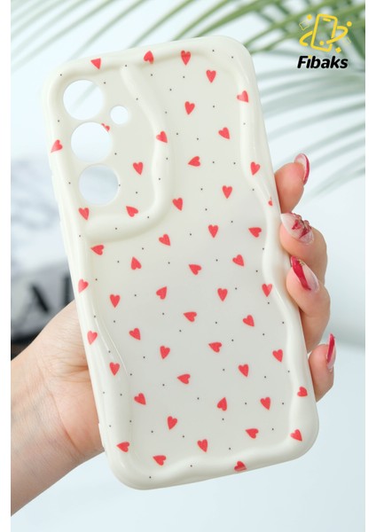 Samsung Galaxy S24 Fe Kılıf Kamera Korumalı Dalga Kenarlı Kırmızı Kalp Desenli Silikon Kapak