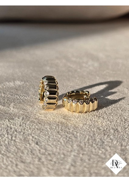 - Glow Earrings – Gold Kaplama Zirkon Detaylı Kadın Küpe fırsatları