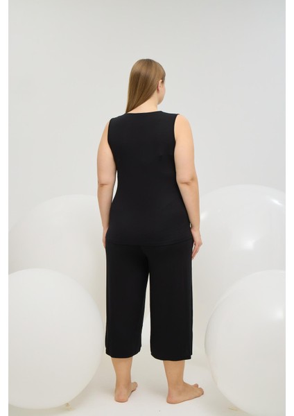 Kadın Büyük Beden Siyah Sıfır Kollu V Yaka Dantel Detaylı Kapri Pijama Takımı C4T7N761 fırsatları