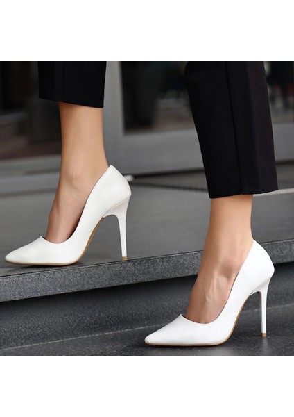 Idimilla Hillar Beyaz Cilt Stiletto Ayakkabı fırsatları