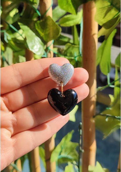 Deep Love Gri Simli Siyah Kalp Sallantılı Özel Tasarım Küpe - Şık ve Gösterişli fırsatları