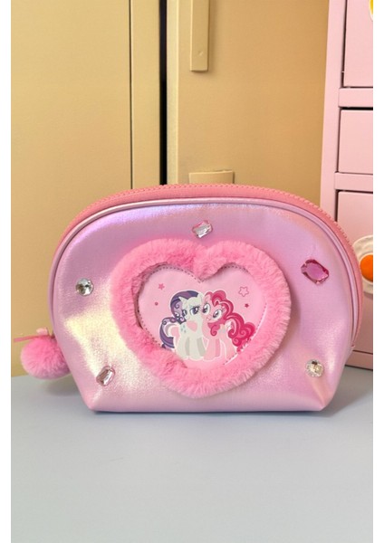 Pembe Kalp Şekilli Kozmetik Çantası, Renkli ve Şık Tasarım