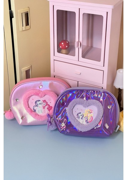 Pembe Kalp Şekilli Kozmetik Çantası, Renkli ve Şık Tasarım