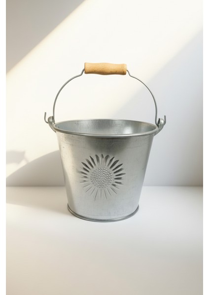 Metal Çok Amaçlı 2.3 Litre Güneş Kabartmalı Mini Kova - Dekoratif Saklama Kabı (14 cm) fırsatları