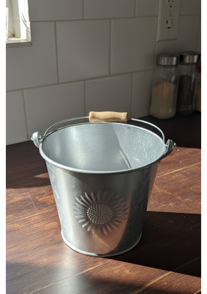 Metal Çok Amaçlı 2.3 Litre Güneş Kabartmalı Mini Kova - Dekoratif Saklama Kabı (14 cm)