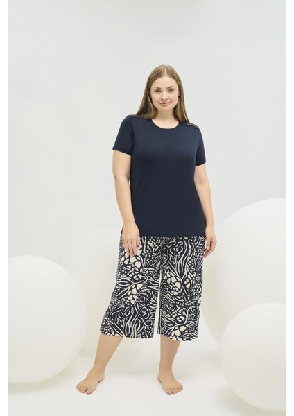 Kadın Büyük Beden Lacivert Dantel Detaylı Bisiklet Yaka Kısa Kollu Kapri Pijama Takımı C0T2N761