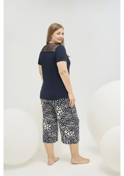 Kadın Büyük Beden Lacivert Dantel Detaylı Bisiklet Yaka Kısa Kollu Kapri Pijama Takımı C0T2N761 fırsatları