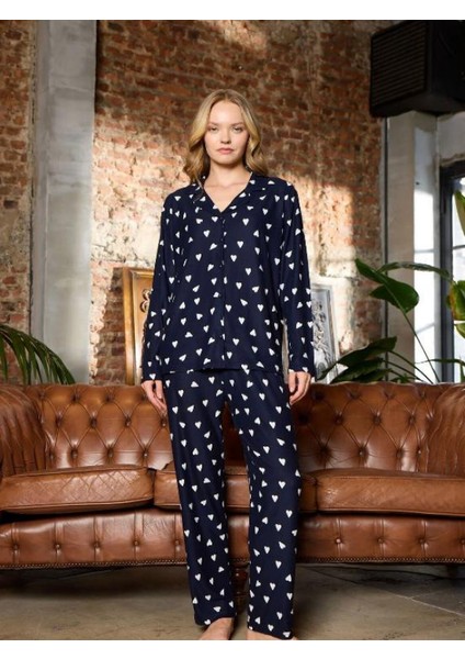 Kadın Süet Kumaş Pijama Takımı – Lacivert Beyaz Kalp Desenli, Uzun Kollu fırsatları